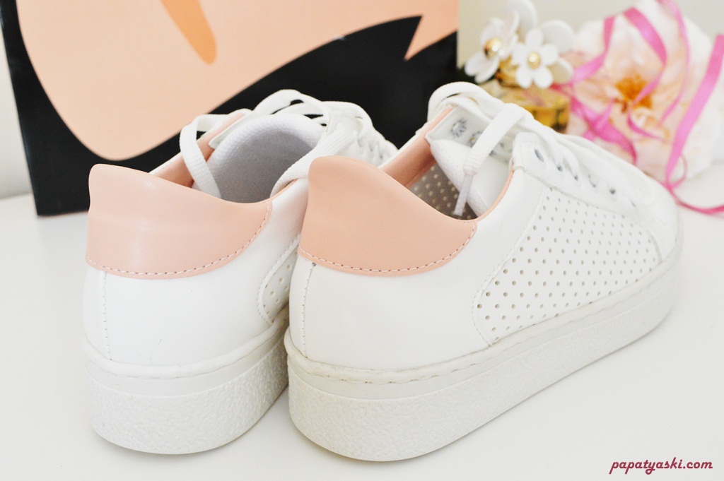 beyaz-sneaker-spor-ayakkabi
